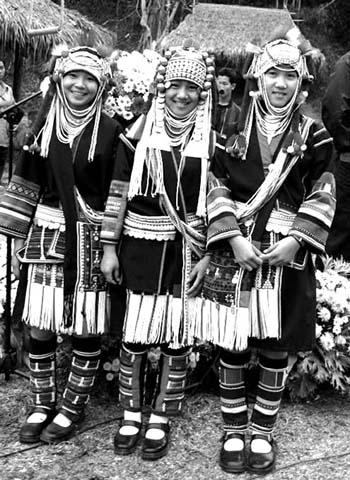 アカ族女性