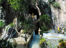 洞窟の仏陀